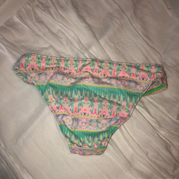 Victoria’s Secret Bikini - Picture 5 of 7